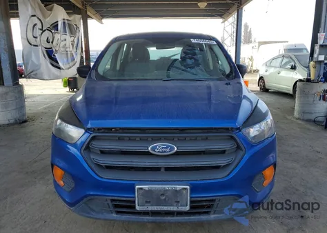 2018 Ford Escape S z USA, uszkodzony, nr VIN 1FMCU0F72JUD44098